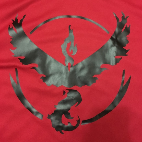 Men's size large Pokemon team valor t shirt - Picture 2 of 2